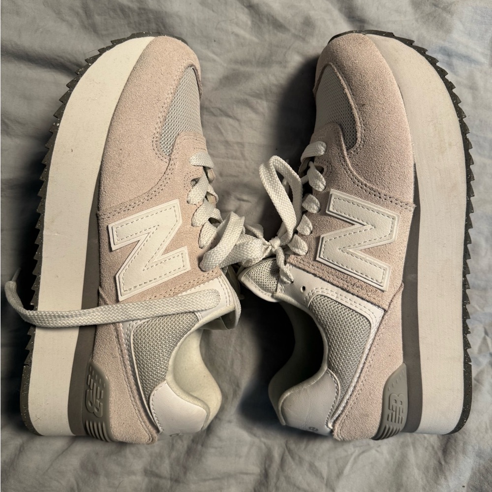New Balance women's 574 Size 10